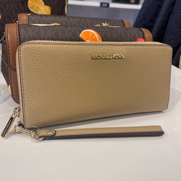 Michael Kors Handbags - MICHAEL KORS JST Lg Pebbled Leather Continental Wristlet Wallet Phone Hold
Camel